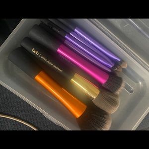 Real techniques makeup brushes.